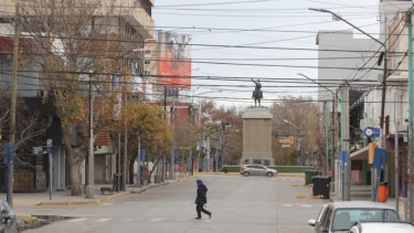 Los domingos continúa la prohibición de circulación peatonal y vehicular.