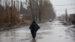 Tres familias evacuadas por el temporal en Cipolletti
