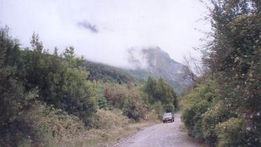 El desprendimiento de barro y piedras se produjo en la Ruta 79 que conduce a Colonia Suiza. Imagen ilustrativa