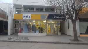 Caso de covid en empleada de una farmacia preocupa a vecinos de Regina
