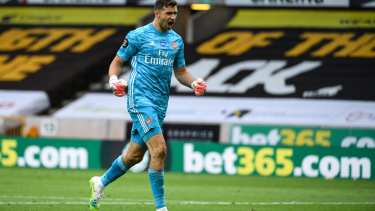 Emiliano Martínez pasa un gran momento en Arsenal.