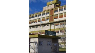 Un paciente con covid-19 fue sorprendido mientras escupía desde una ventana del cuarto piso del hospital de Regina. (Foto Néstor Salas)