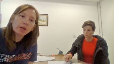 Ivana Dal Bianco y Belén Rodríguez Méndez, defensoras oficiales de la imputada en el crimen de Mora, ocurrido en Plottier. (Imagen Zoom)