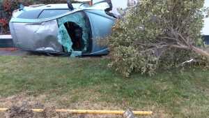 Un vuelco y un incendio alertaron en la madrugada en Regina