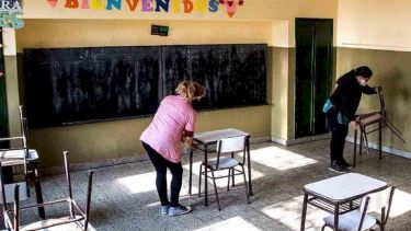 La limpieza será eje fundamental para que las personas puedan asistir a las aulas. Foto: gentileza El Litoral.-
