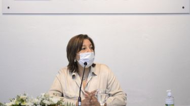 La gobernadora Arabela Carreras dijo ayer en Bariloche que los trabajadores del casino deberán ser absorbidos por la nueva concesionaria. Foto: Alfredo Leiva