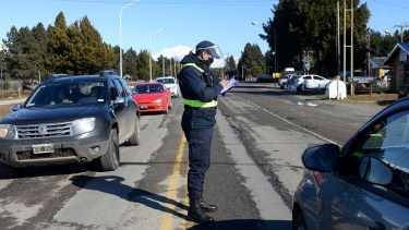Bariloche acentúa controles para evitar que siga el alza de casos. 