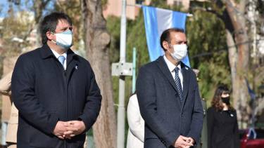 Gobernador e intendente durante el acto en homenaje a San Martín, en agosto pasado. (Gentileza).-