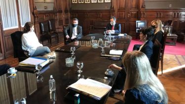 La CNE mostró el encuentro en redes sociales. Previamente, se habían reunido de manera virtual. Foto: gentileza CNE.-