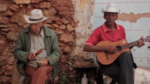 Cerca de la revolución: un viaje a la Cuba profunda