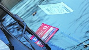 En Roca, el estacionamiento medido no se toma vacaciones