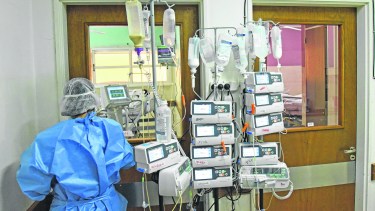 El hospital de Cipolletti sufre con fuerza el crecimiento de casos en la ciudad. 