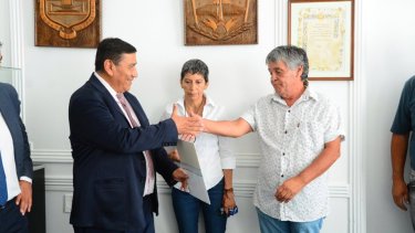En enero cuando se firmó el aumento salarial para municipales de Cutral Co. (Foto: archivo)