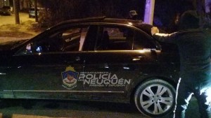 Manejaba un Mercedes Benz y lo detuvieron por cruzar semáforos en rojo