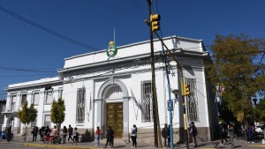 IFE, AUH y jubilaciones: ¿quiénes cobran este lunes?