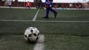Liga Confluencia: el clásico de Roca desafía las altas temperaturas