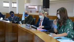 Arranca un duro debate en el Deliberante de Neuquén por los 20 años para CALF