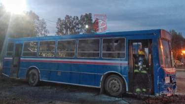 Personal de bomberos tuvo que intervenir esa mañana del 18 de julio para apagar el incendio. (foto: archivo)