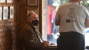 Los clientes volvieron al tradicional café de calle Belgrano y Tucumán. (foto: Emiliana Cantera)