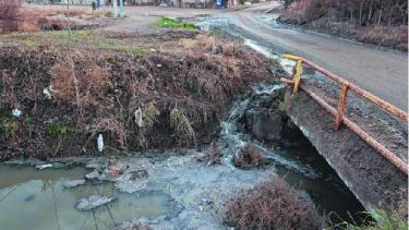 El canal donde derivaban los residuos cloacales también deberá ser saneado. (Foto: archivo)