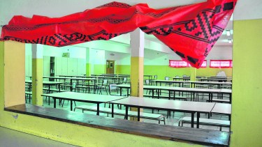Los comedores siguen cerrados. Educación respondió con módulos y ahora serán tarjetas. Foto: Marcelo Ochoa.