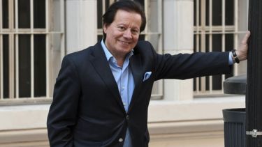 Edgardo Nieva actúo en teatro, cine y televisión, donde una de sus últimas apariciones fue en “Sandro de América”.