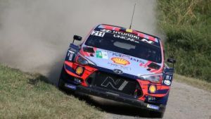 Neuville ganó el Rally de Alba después de superar a Tanak