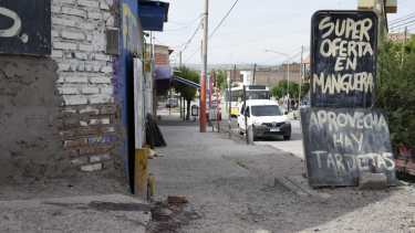 El motociclista efectuó los disparos en la esquina de República de Italia y Catriel del barrio Islas Malvinas. Foto: Archivo