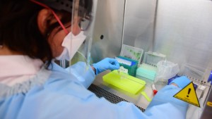 Con 99 nuevas muertes, son 6.947 las personas fallecidas por coronavirus en el país