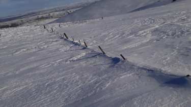 En algunos sectores, la nieve acumulada supera el metro de altura. (foto: gentileza)
