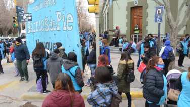 Organizaciones de Neuquén reclaman en Casa de Gobierno ayuda a sectores vulnerables