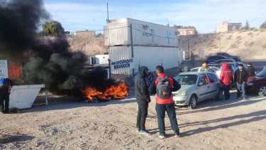 Desocupados protestaron frente a una empresa en Doctor Ramón y Ruta 7