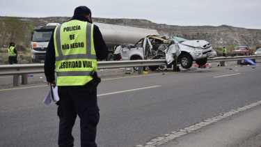 Dos muertos en vuelco en la Ruta 22 en Regina