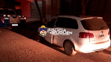 Un hombre manejaba alcoholizado y chocó a otro vehículo en Centenario. (Foto: Gentileza).