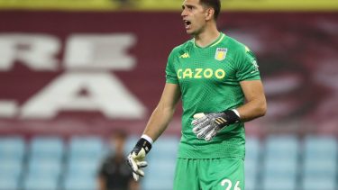 El arquero del Aston Villa es uno de los citados por Lionel Scaloni para las Eliminatorias que arrancan en octubre.