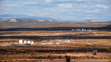 La baja actividad petrolera condicionó a las economías locales que se mueven en un 90% por los desarrollos de la industria. (foto: Matías Subat)