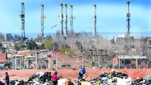 Un accidente actualizó el drama de los que comen del basural en Neuquén