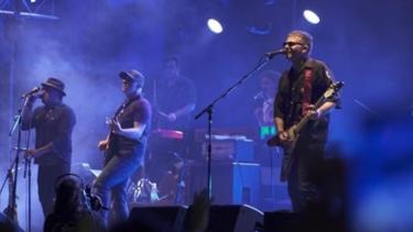 Los Fundamentalistas del Aire Acondicionado festejaron con un recital en el estadio Malvinas Argentinas, que se transmitirá por streaming.