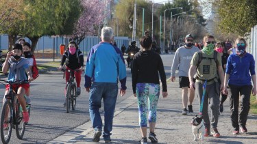 Desde la semana pasada, las salidas recreativas fueron únicamente peatonales gracias a la gran cantidad de controles. (Foto: Oscar Livera)
