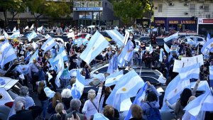 Banderazo opositor al gobierno nacional en distintos puntos del país