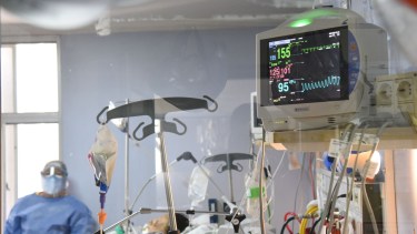 La Unidad Covid del hospital Castro Rendón tiene sus camas casi al límite. Foto: Florencia Salto.