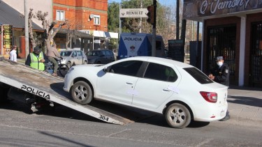 Los autos que no pertenezcan al personal esencial y circulen después de las 18 serán retenidos, y el conductor se quedará sin licencia (foto Oscar Livera)