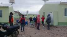 Imagen de Acampe de propietarios por la toma de una casa en un plan de Neuquén