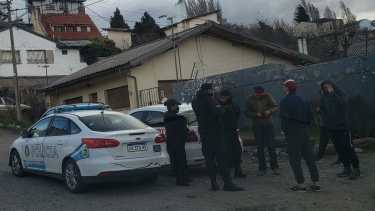 La Policía ayer secuestró el vehículo ploteado con consignas contra la jueza Pájaro. Gentileza