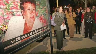 Uno de los actos para recordar a la bioquímica Ana Zerdán, asesinada en Cipolletti. (Archivo)