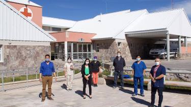 La ministra de Salud, Andrea Peve, visitó el hospital de Piedra del Águila junto al intendente Julio Hernández. (Prensa Ministerio de Salud)