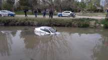Imagen de Un auto se cayó en el arroyo Durán de Neuquén