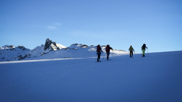 En Baguales se ofrece esquí de travesía y catskiing. Imagen Baguales
