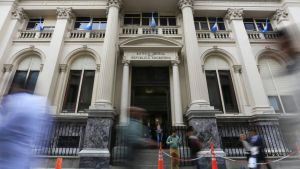El Banco Central compró hoy US$2 millones, pero en la semana perdió US$274 millones