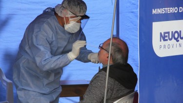 En la provincia de Neuquén se siguen tres estrategias de seguimiento epidemiológico, una de ellas es DetectAR, que se realiza en los barrios. Foto: archivo Oscar Livera
